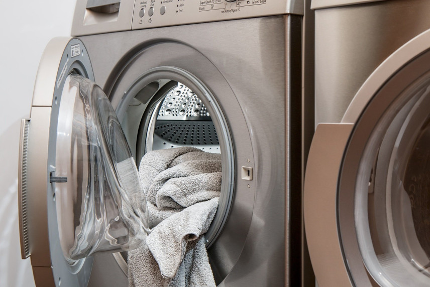 Wie man eine Waschmaschine reinigt - Hausmittel