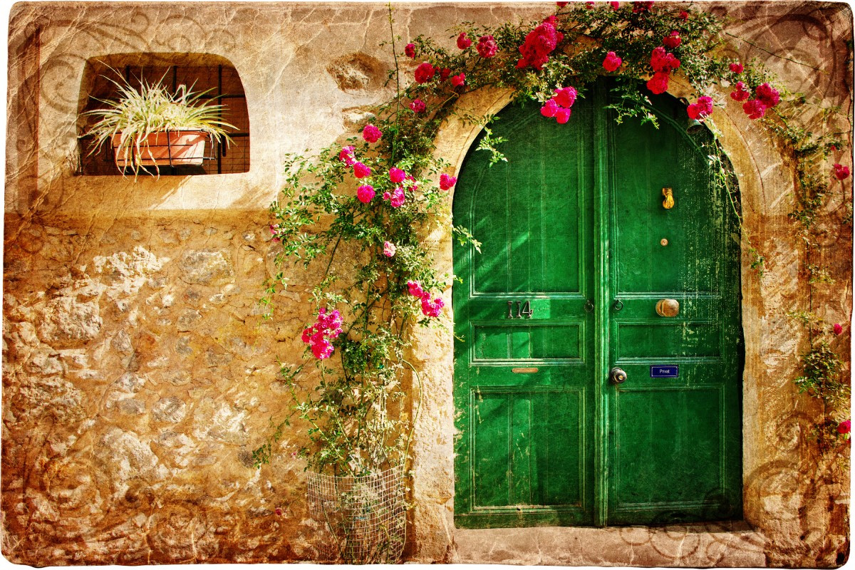 Wie kann man eine alte Tür streichen, aufarbeiten und ihr ein zweites Leben geben?