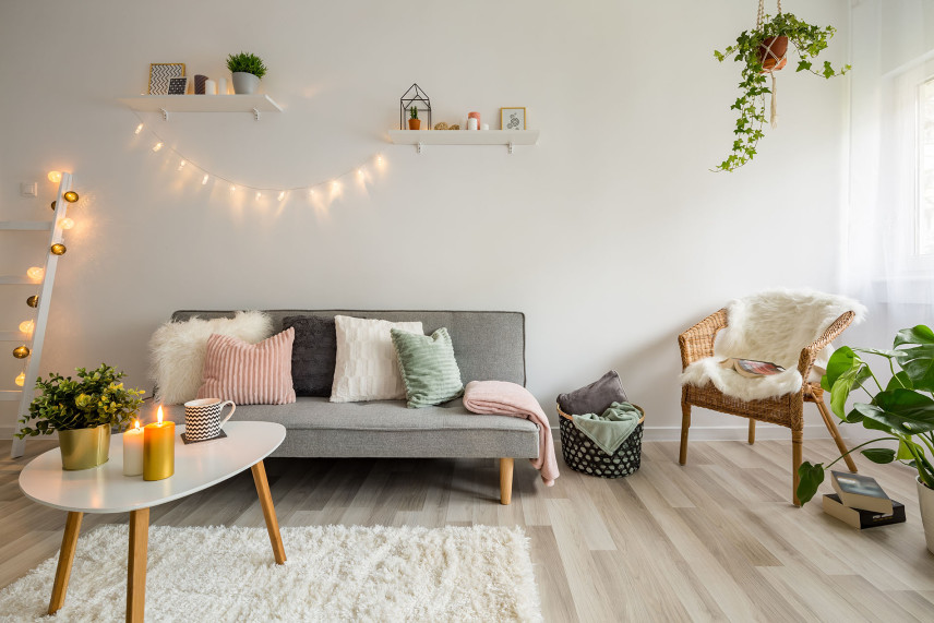 Moderner Zottelteppich - eine phantasievolle Ergänzung des Wohnzimmers.