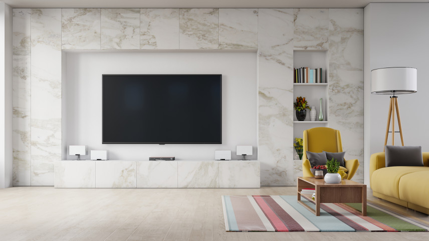 Wie kann man einen Fernseher an der Wohnzimmerwand aufstellen?