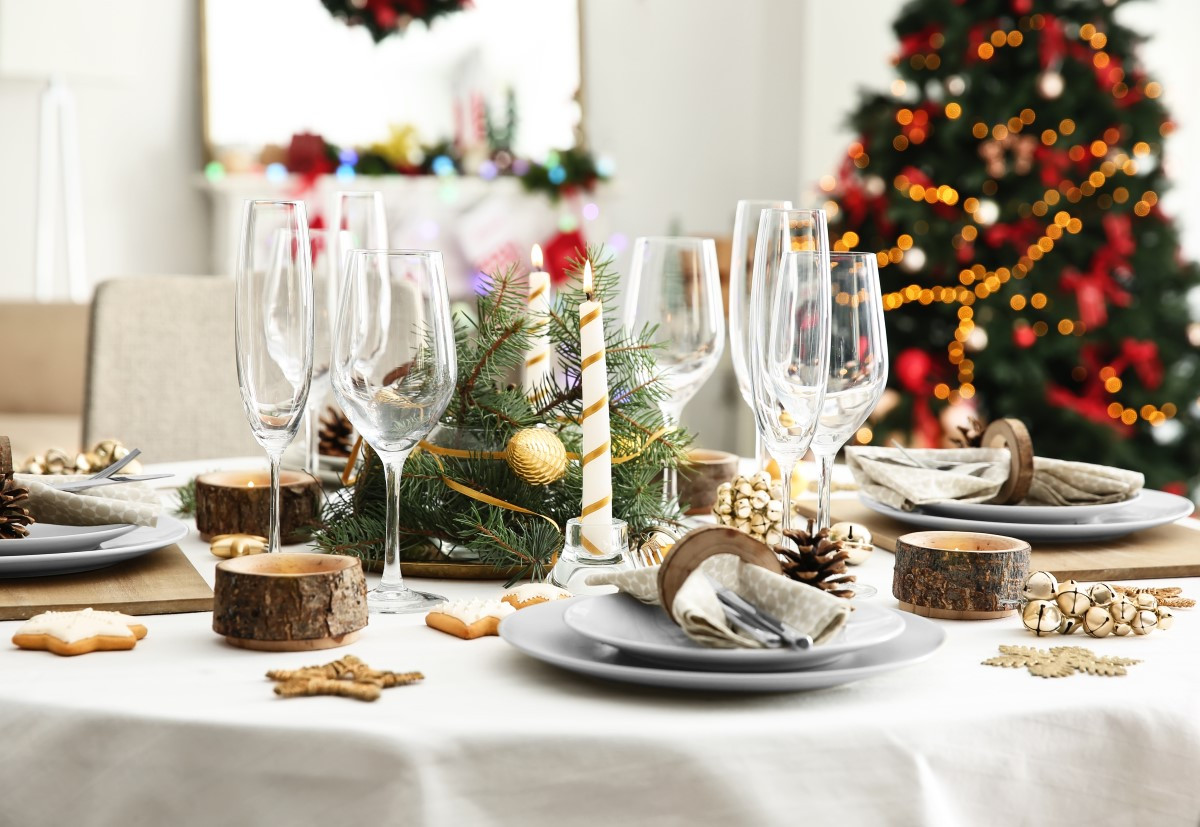 Wie schmückt man den Tisch zu Weihnachten?