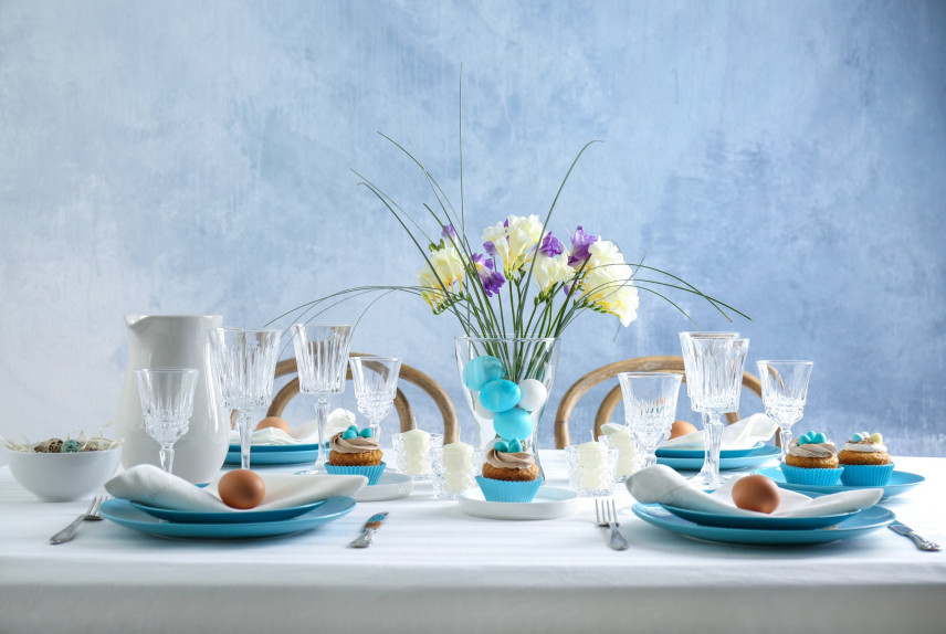 Wie schmückt man den Tisch für Ostern?
