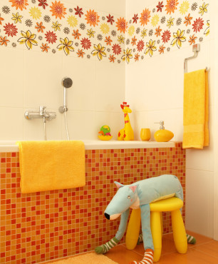 Badezimmer in Orange und Gelb