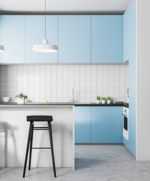 Blaue und weiße Küchengestaltung