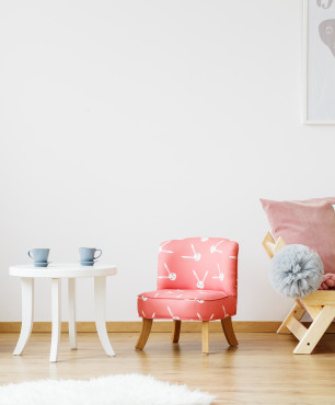 Zimmer mit pastellfarbenen Möbeln