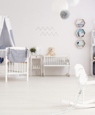Dekoriertes Zimmer für ein neugeborenes Baby
