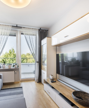 Kleines Wohnzimmer mit TV