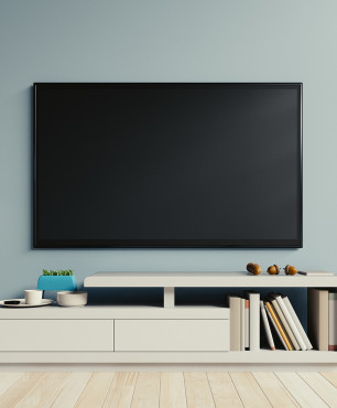 Mintfarbene Wand mit TV