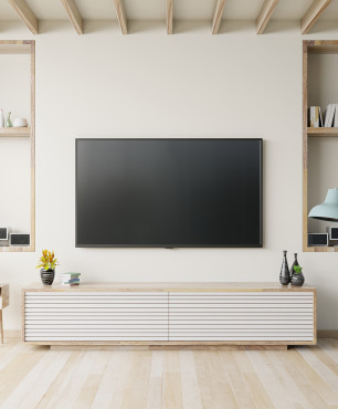 Beigefarbenes Wohnzimmer mit TV im skandinavischen Stil