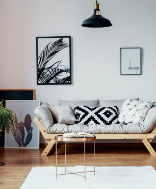 Wohnzimmer mit Sofa im skandinavischen Stil
