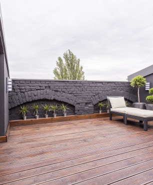 Moderne Terrasse mit Terrassenmöbeln