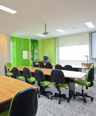 Konferenzraum mit grünem Touch