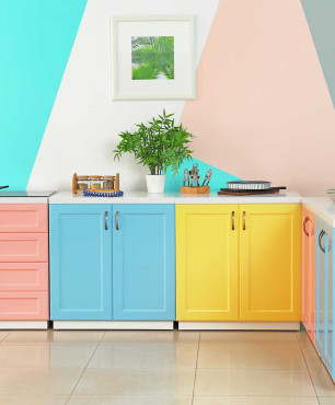 Pastellfarbene minimalistische Küche