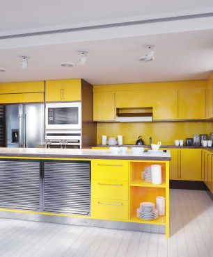 Moderne gelbe Küche.
