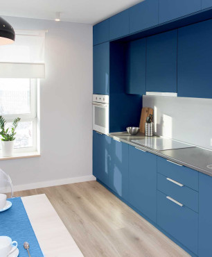 Kleine blaue Küche