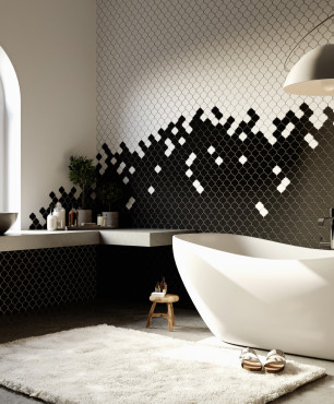 Badezimmer mit originalem Mosaik an der Wand