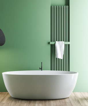 Grünes Designerbad mit freistehender Badewanne