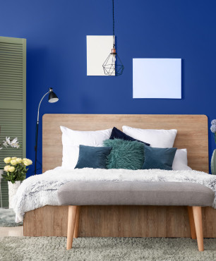 Schlafzimmergestaltung mit blauen Wänden
