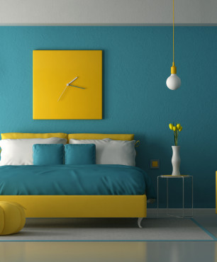 Gelbes und blaues Schlafzimmer