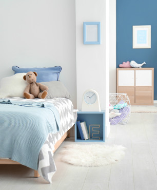 Blaues und weißes Schlafzimmer