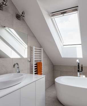 Modernes Badezimmer in Grau und Weiß