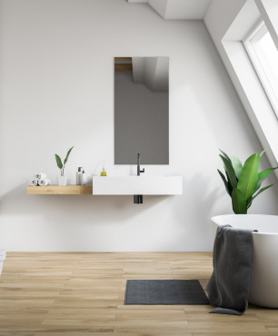 Badezimmer mit freistehender Badewanne im skandinavischen Stil