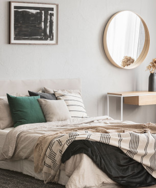 Schlafzimmer in Grau und Beige im skandinavischen Stil